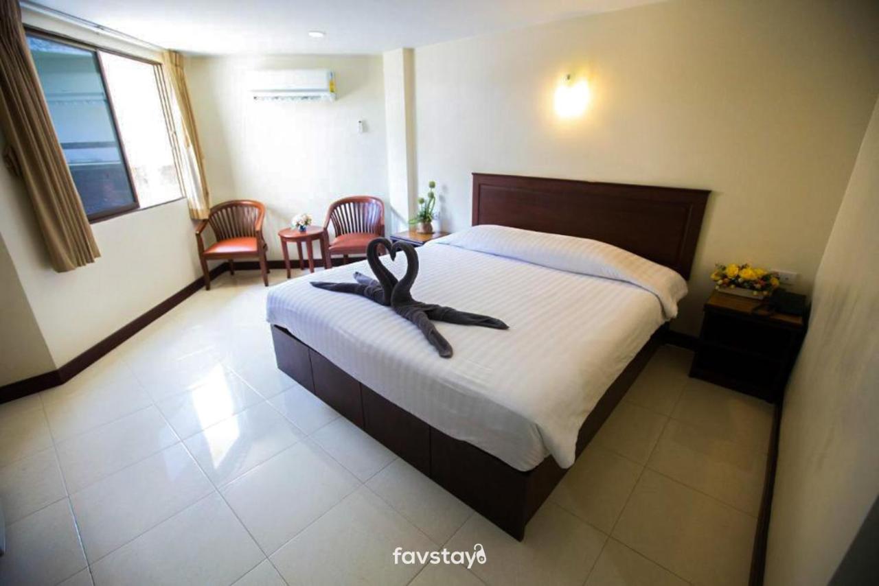 Twin Palms Suites And Residence Pattaya Eksteriør billede