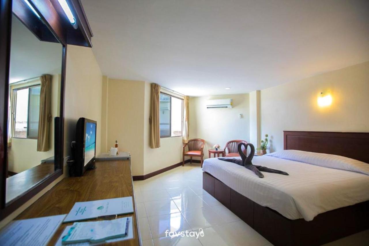 Twin Palms Suites And Residence Pattaya Eksteriør billede